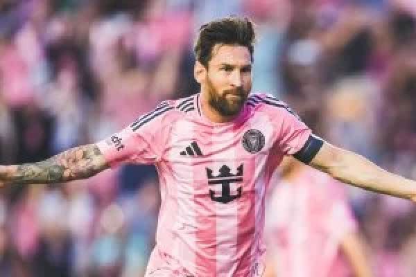 ميسي وكفاراتسخيليا ضمن قائمة أفضل 10 مراوغين في العالم لعام 2025