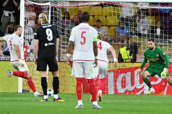 موناكو يقهر مانشستر سيتي بركلة جزاء دراماتيكية.. التعادل 2-2 في دوري الأبطال