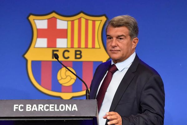 جقبل القمة الكبرى: لابورتا يتحدى من مدريد ويؤكد "سنعود بصدارة الليجا من البرنابيو".. وتأكيد غياب فليك..