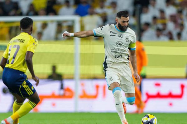 رسميًا.. كريم بنزيما يجدد عقده مع الاتحاد السعودي حتى 2026