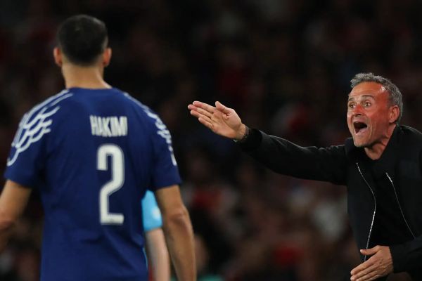 حكيمي يفتح الباب أمام صفقة مفاجئة بين باريس سان جيرمان وبرشلونة