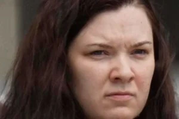 شابة أيرلندية تحاول خداع القضاء بالإعلان عن وفاتها.. المحكمة تحكم عليها بالسجن 3 سنوات..